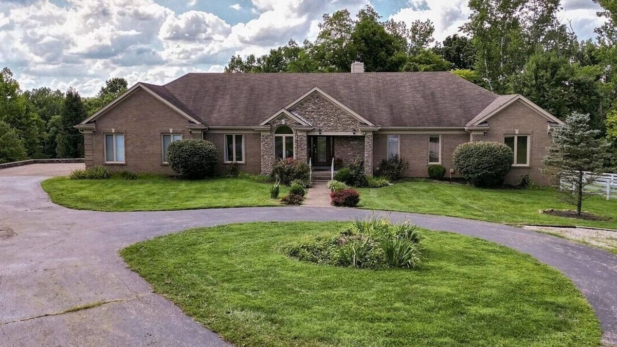 Fisherville House | Large house on 5 acres with pool