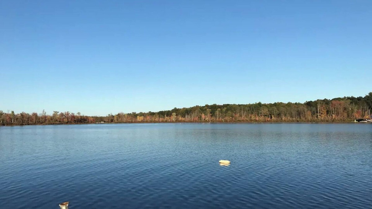 Rotterdam Junction House | Large House on Ballston Lake -Saratoga Springs with Private Beach, Dock, Jacuzzi