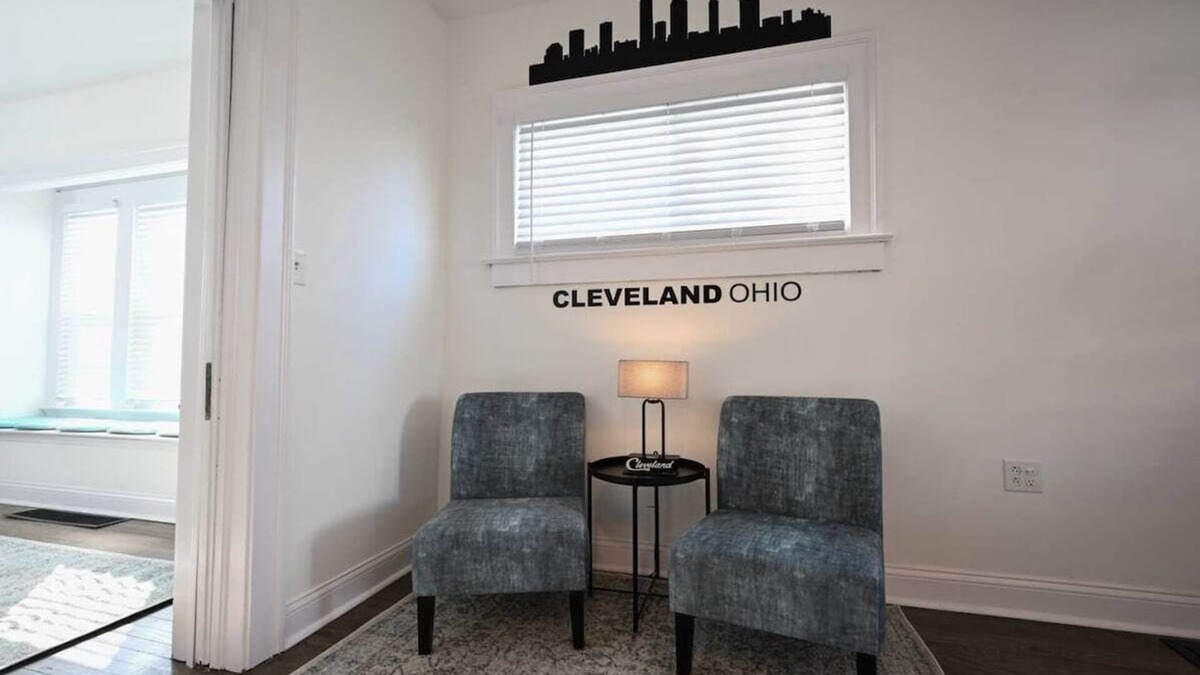 Cleveland House | Large House| Turquiose | upto 16 guests!