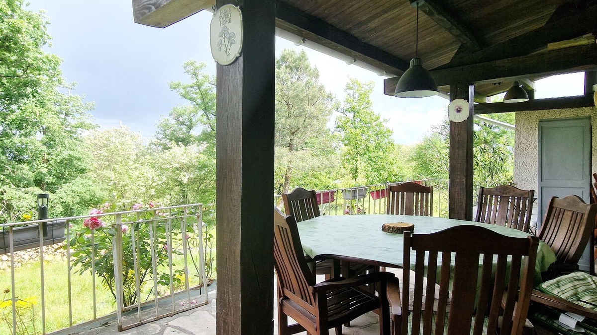 Brignac-la-Plaine House | Large house with covered terrace in the countryside, panoramic view