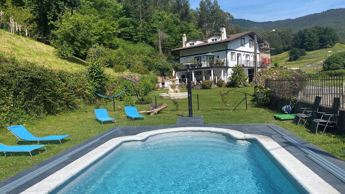 Castro Urdiales House | Large house with private pool in stunning rural location - 4km to the beaches