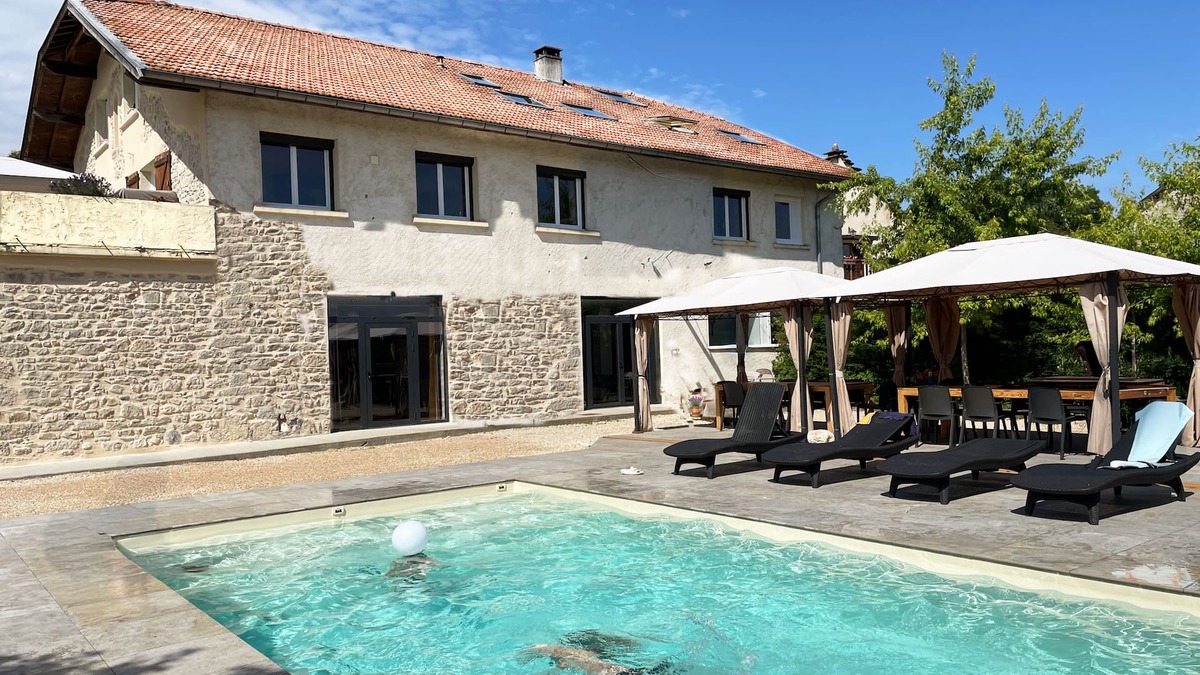 Ordonnaz House | Large house with a pool for groups of friends and families, seminars.