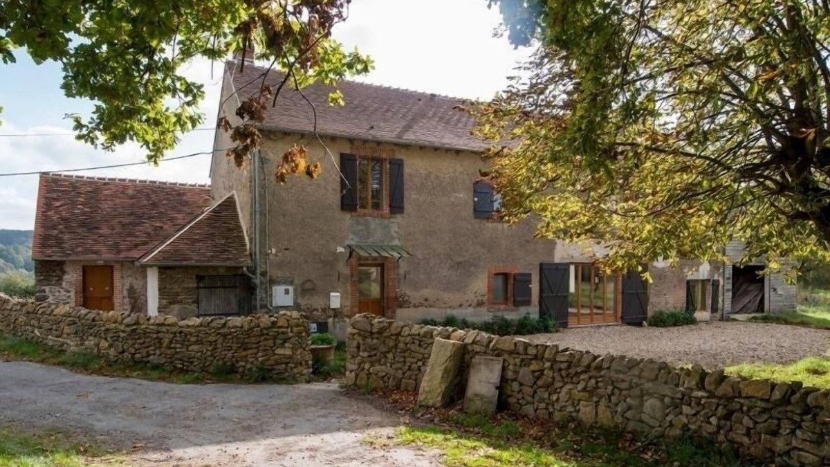 Badecon-le-Pin Cottage | Large House with Terrace near River in Berry