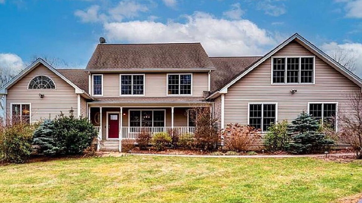 Tolland House | Large house with game-room, deck, bbq grill, basketball/volleyball nets.