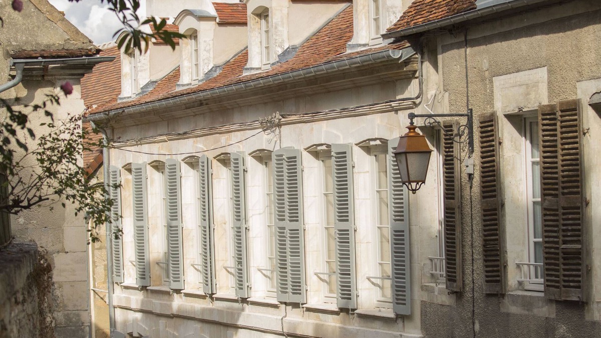 Tonnerre House | Large house with garden for friends or family.