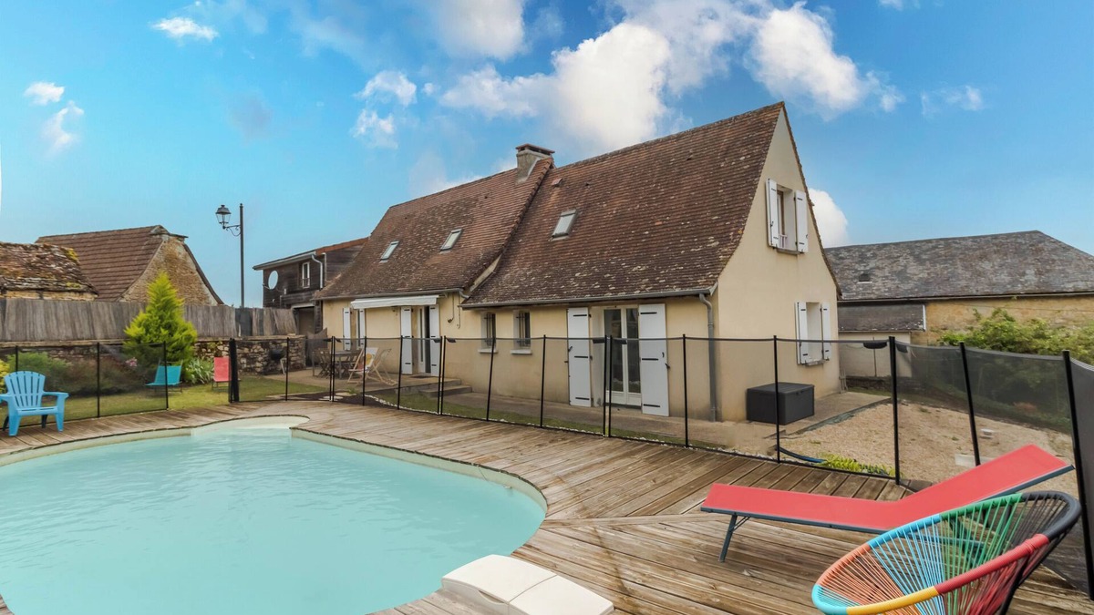 Nailhac House | Large House with Private Pool in Dordogne – Sleeps 11, Near Sarlat & Lascaux