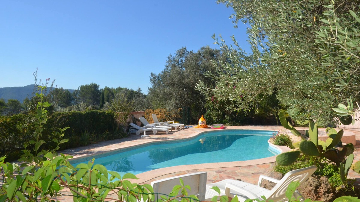 Pignans Villa | Large house ,with secured swimming pool, in the nature, close to the sea.