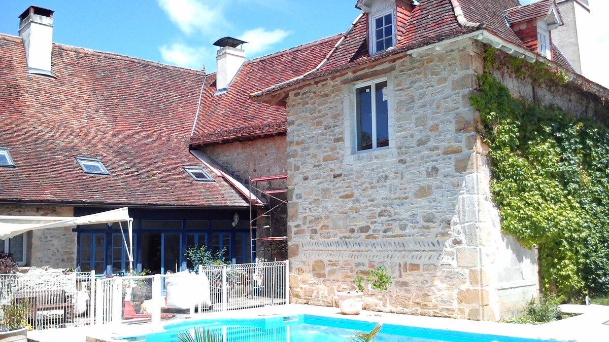 Bastanes House | Large house with swimming pool, party room and jacuzzi