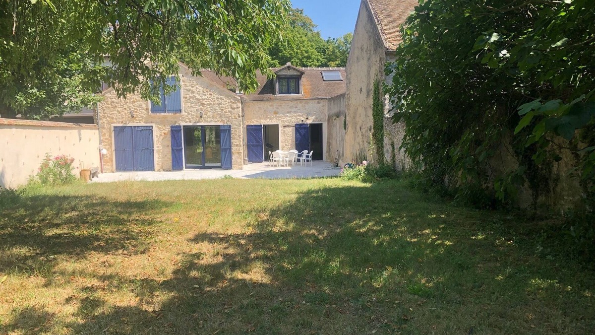 Soisy-sur-Ecole House | Large independent house in the village center with large garden.