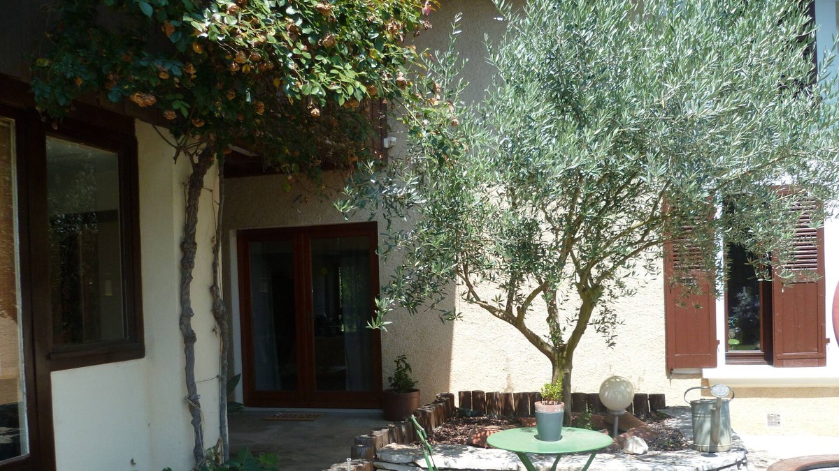 Saint-Marcellin Vercors Isere Communaute House | Large independent bedroom in peaceful country house