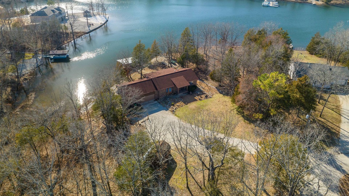 Cherokee Village House | Large Lake Home w Dock - Pet Friendly - Wake Lake