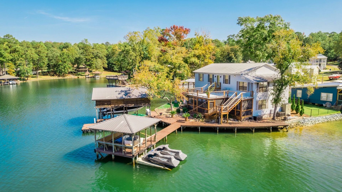 Eclectic House | Large Lake House-Big Water Views -Sparkling Water Views out of every window!