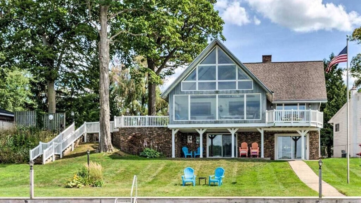 Paw Paw House | Large Lake House: Expansive View