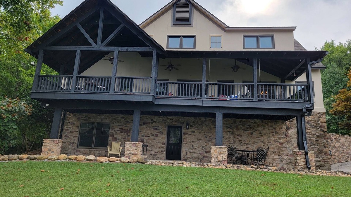 Ten Mile House | Large lake property in Ten Mile Tn with amazing views, two boat slips, fire pit