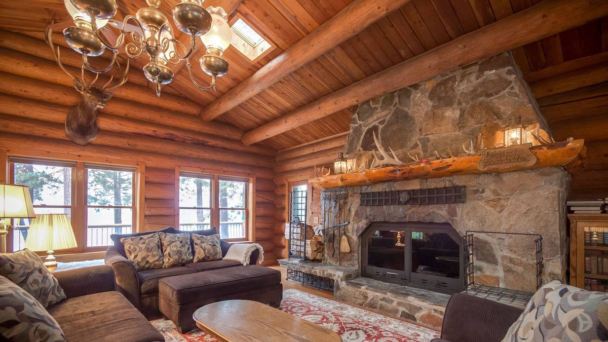Hayden Lake Cabin | Large lakefront cabin with pool table, private hot tub, & dock