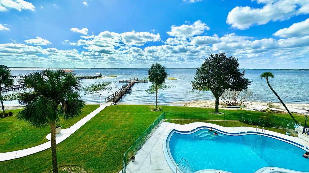 Sebring Condo | Large Lakefront Condo in Downtown Sebring Close To Sebring International Raceway
