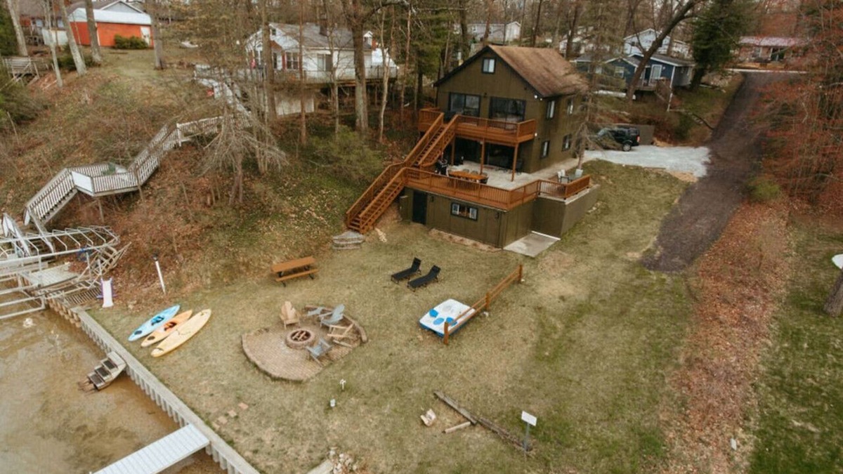 White Cloud Cottage | Large Lakefront Cottage w/HotTub, Media Room