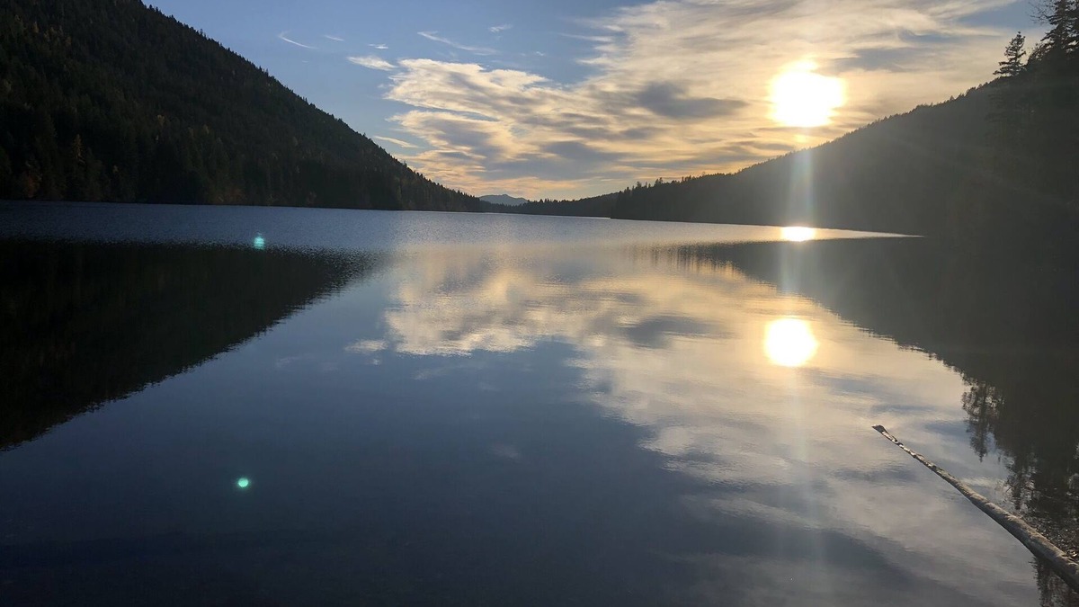 Kootenay Boundary House | Large Lakefront Home w Private Dock & picturesque Mountain Views on Jewel Lake!
