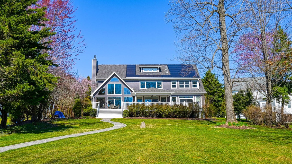 Bumpass House | Large lakefront home on the best part of the lake – spacious with stunning views