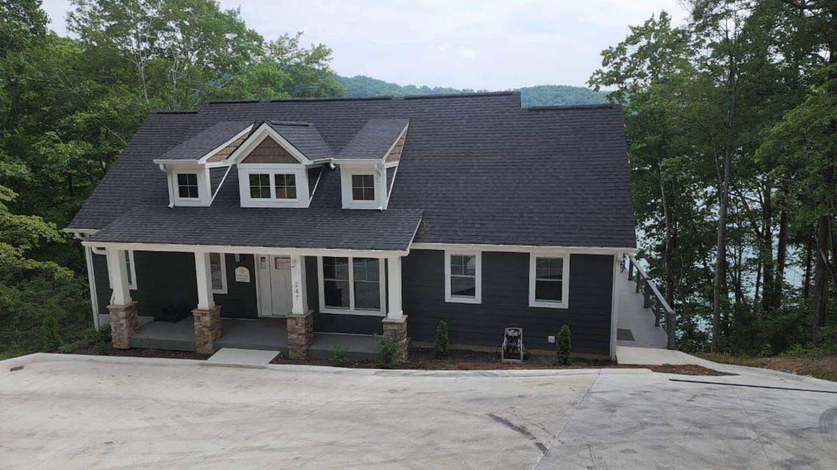 Big Creek House | Large Lakefront home w/Private Dock in Big Creek, beautiful views!