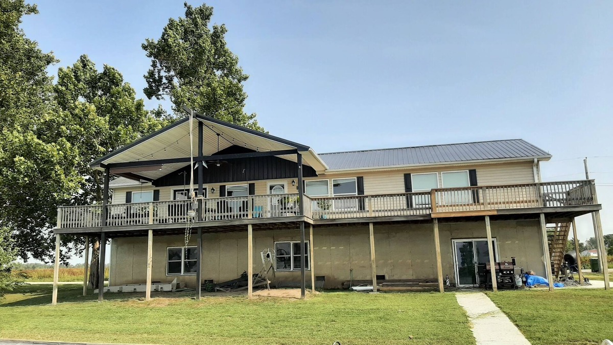 Big Lake House | Large Lakefront House
