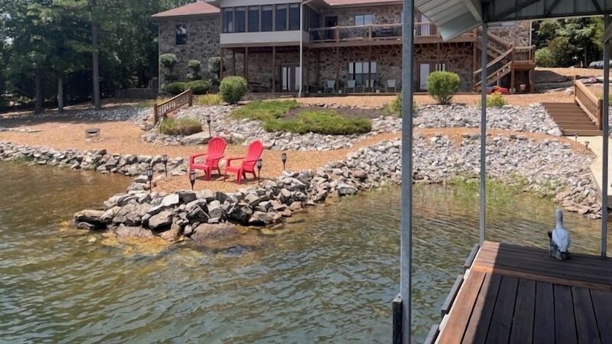 Horseshoe Bend House | Large lakefront home on beautiful Crown Lake! Spacious 3300 square feet!