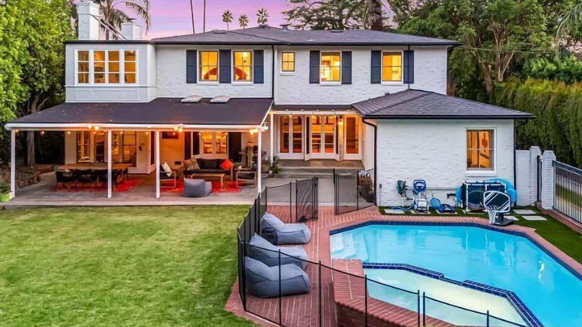 Altadena House | Large & Light-filled Pool Home