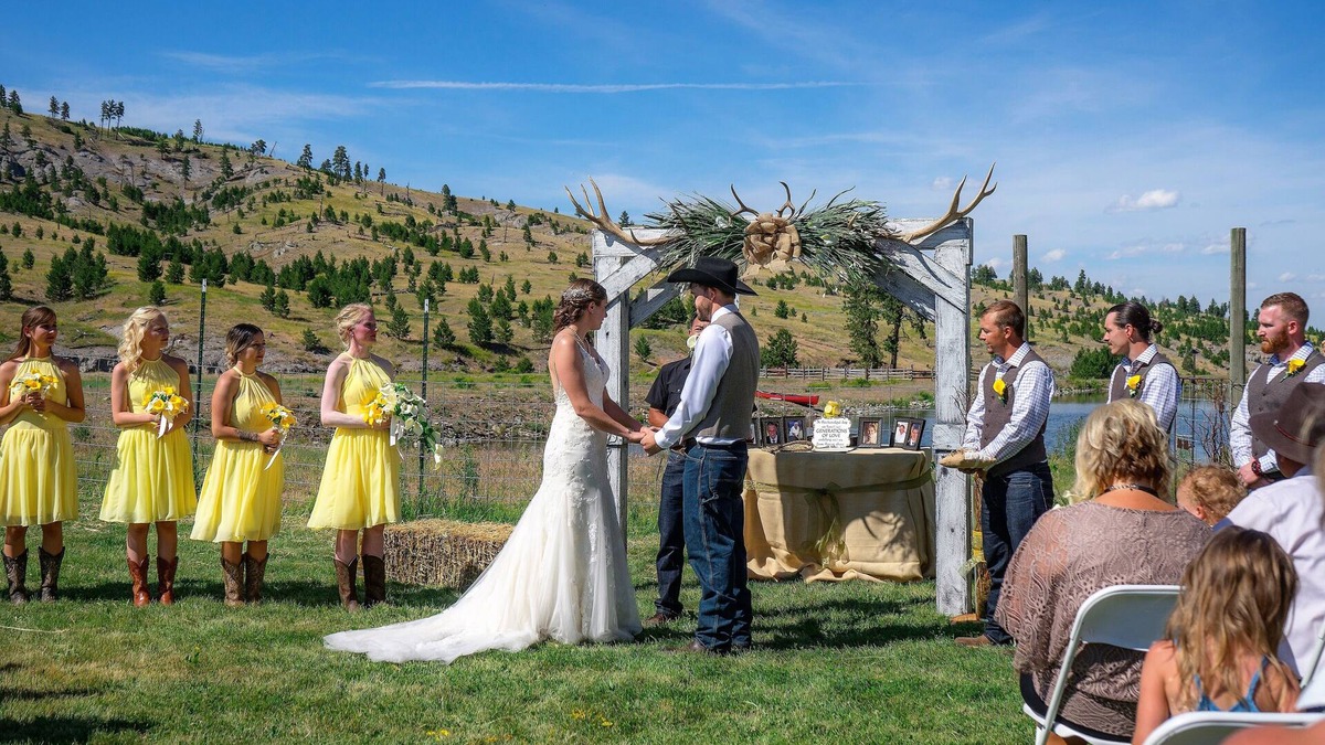 Big Timber House | Large log building in the country near a creek