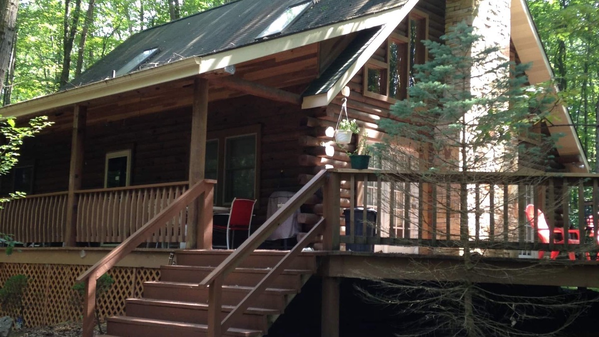 Champion House | Large Log Cabin on 3 wooded acres Seven Springs Resort/Hidden Valley/Champion