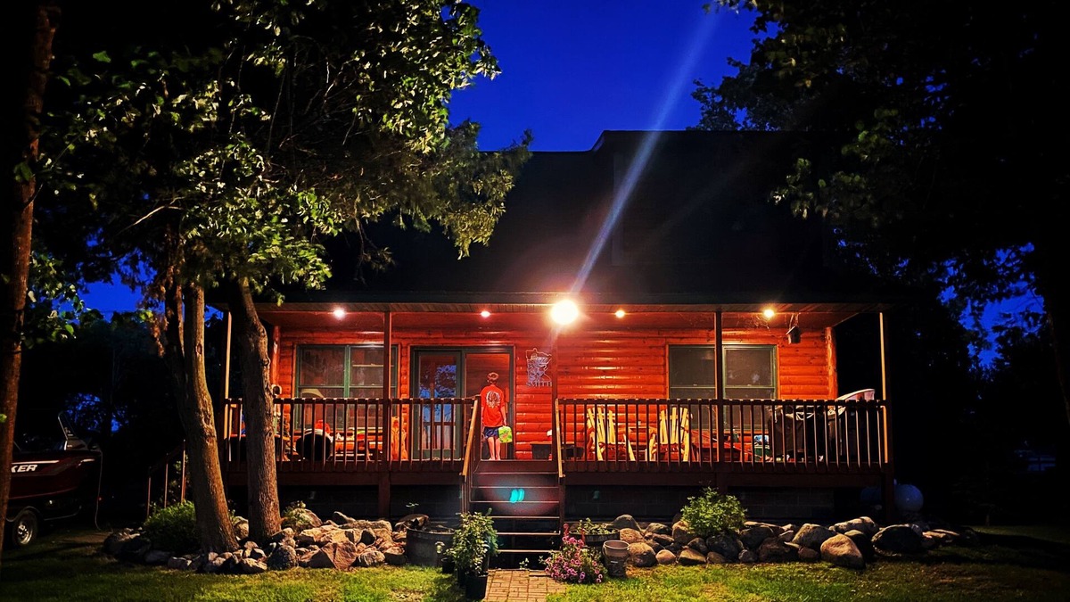Beltrami County Cabin | Large Log Home, 3 Beds, Lake Access Exceptional Fishing, Full Amenities
