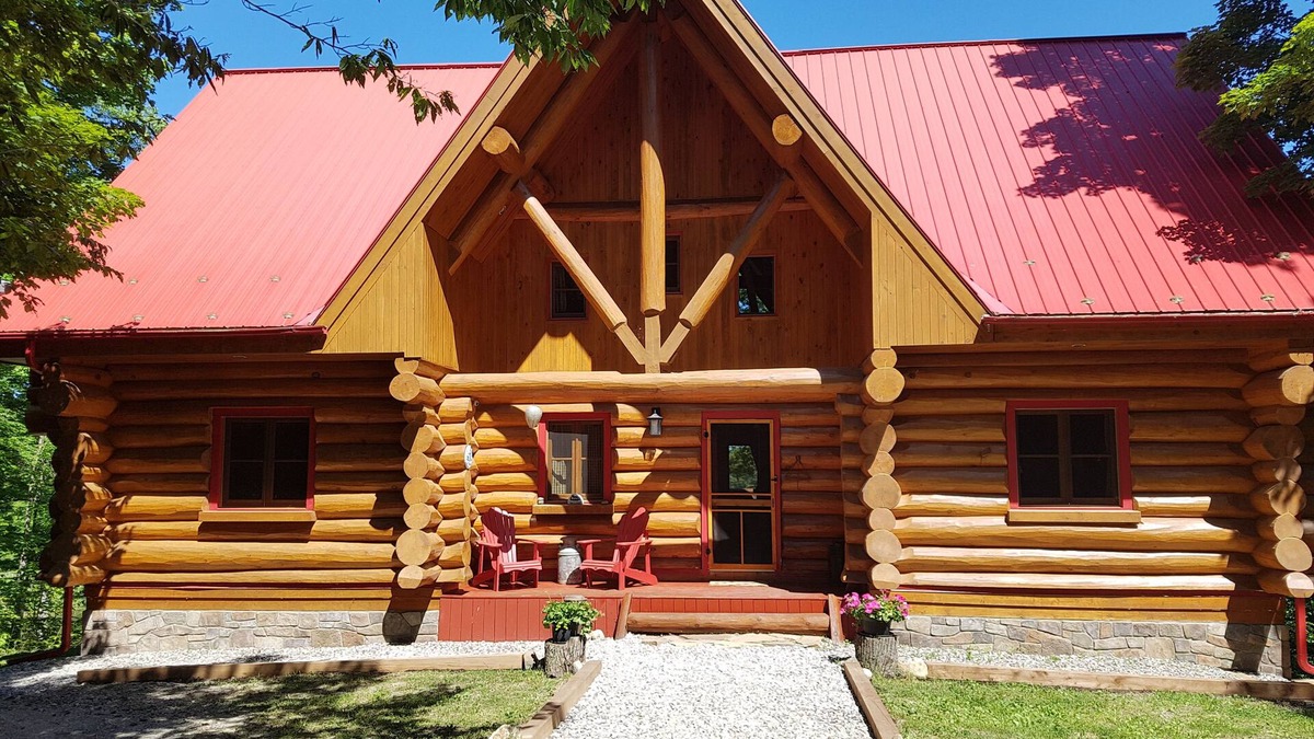 Frontenac Cottage | Large log home in private bay on Rideau Lakes near Kingston+1000 Islands