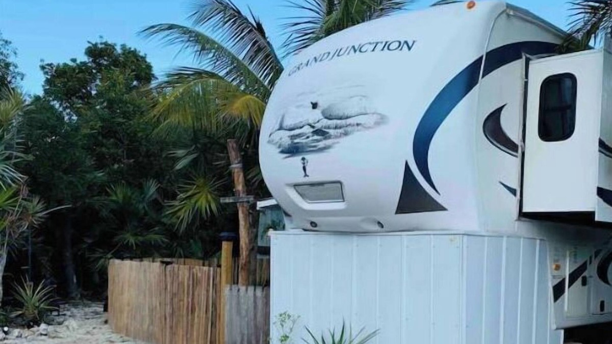 Big Pine Key RV Rental | LARGE LOT & RV A Fisherman Camp