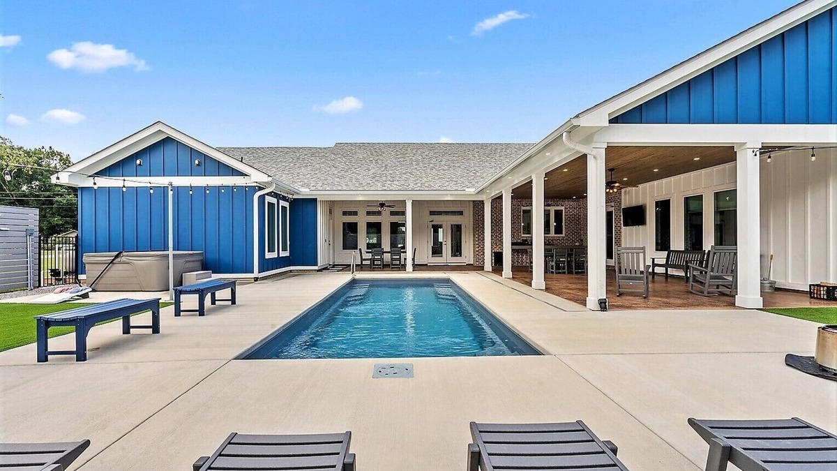Foley House | Large Lux Home,Private Pool,Spa,Backyard, 6 Bdrms, Beach,Wharf,OWA 15 Mins Away,