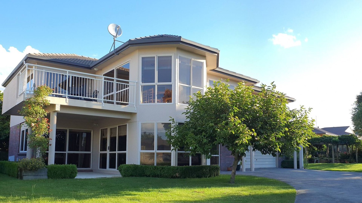 Lynmore House | Large & Luxurious Family Home in a Private and Peaceful area