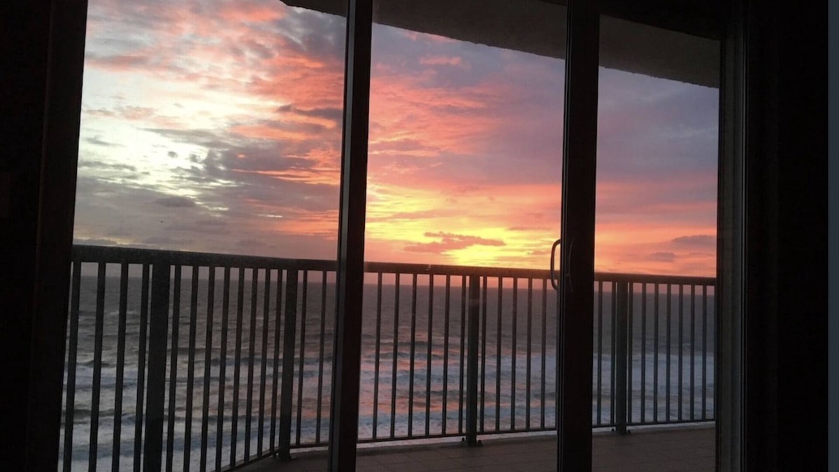Daytona Beach Shores Condo | Large Luxury 2 Bedroom, 2 Bath Direct Ocean Front
