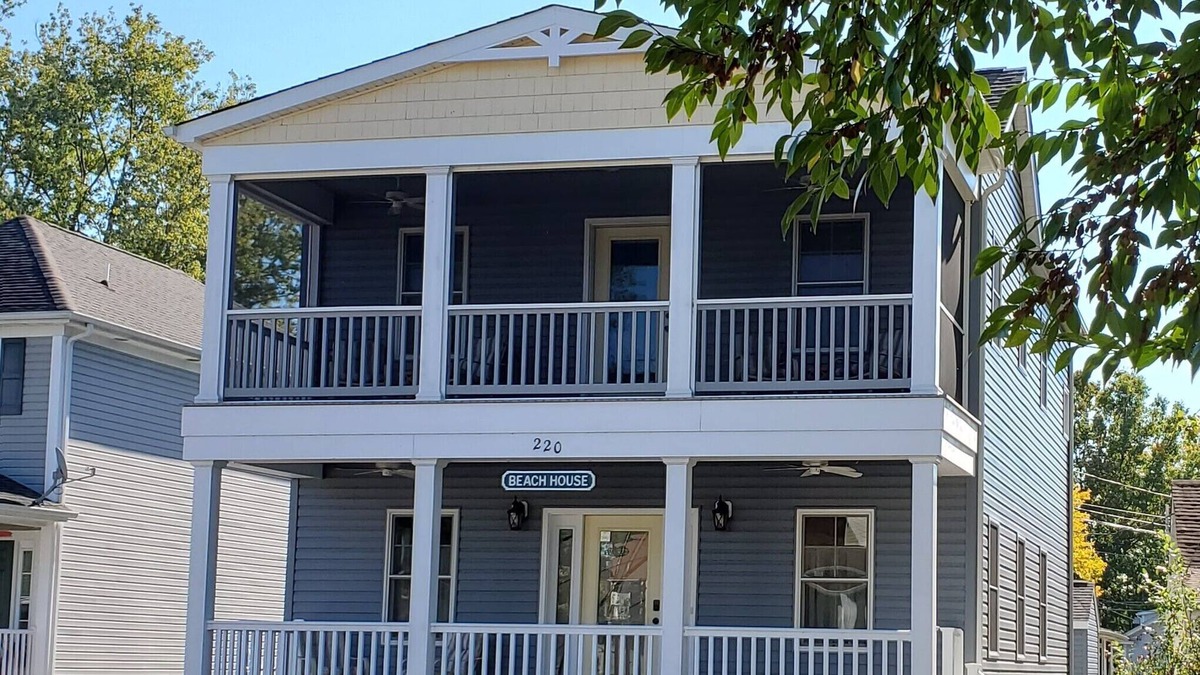 Colonial Beach House | Large Luxury 4 bed/3 bath Beach House-2 Blocks to beach, 1 Block to Bay