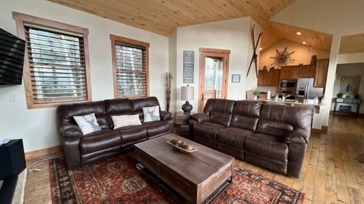 Dillon House | LARGE LUXURY 4 BR LAKE DILLON HOME WALK TO MARINA!