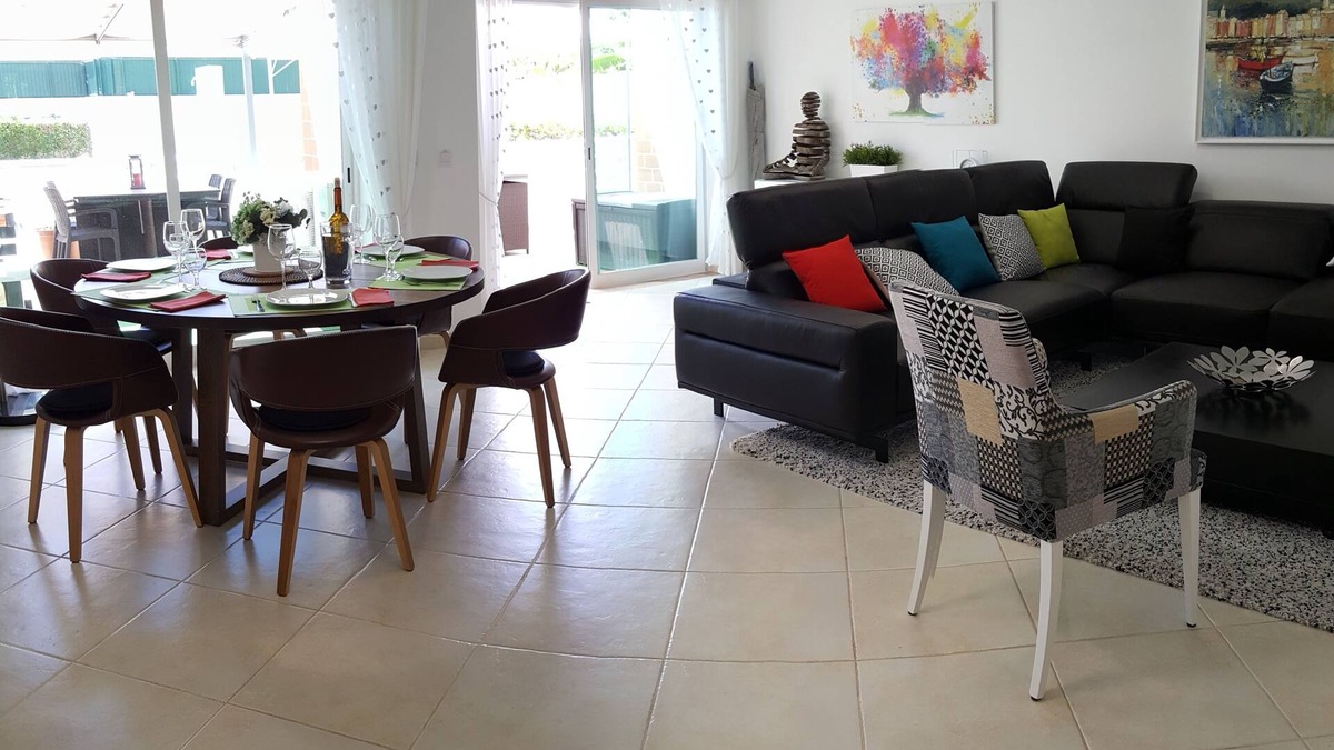 Portimao Apartment | Large luxury apartment with swimming pool, garage, air conditioning and free WiFi