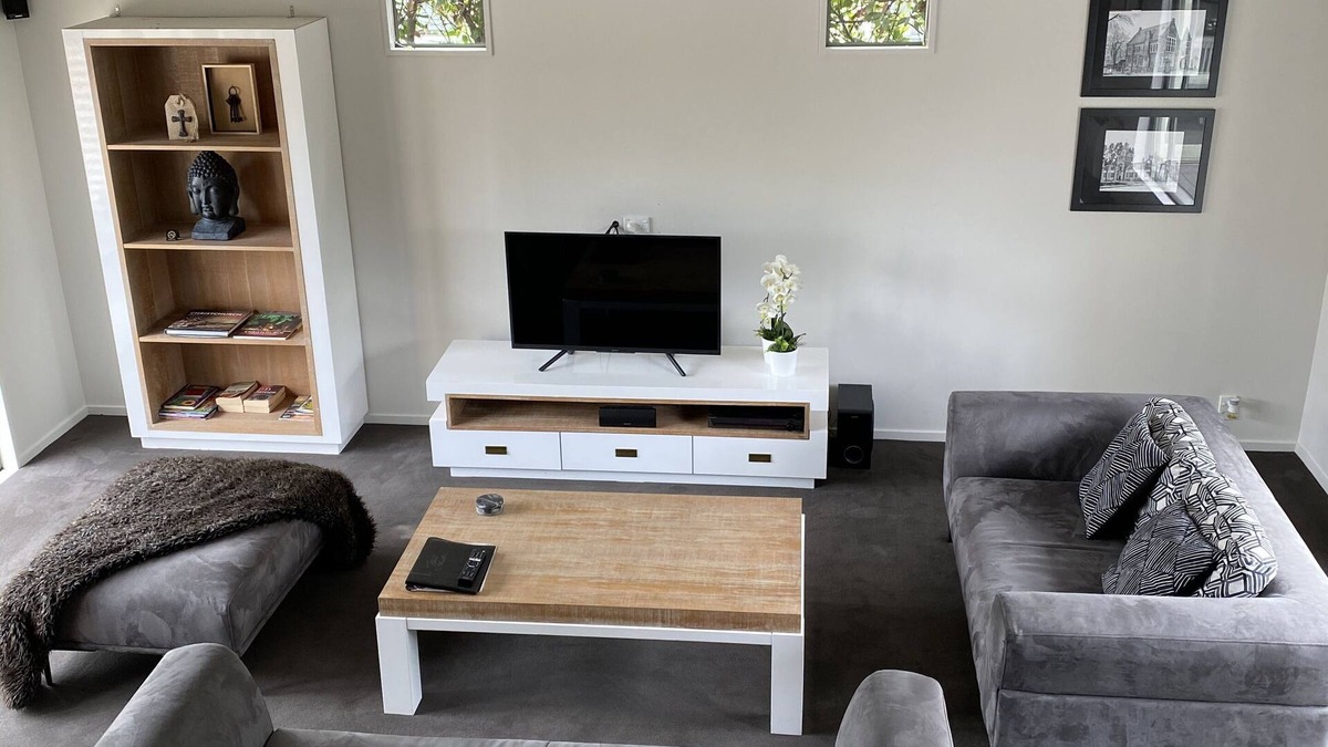 Riccarton House | Large luxury family friendly townhouse close to Hagley park and town