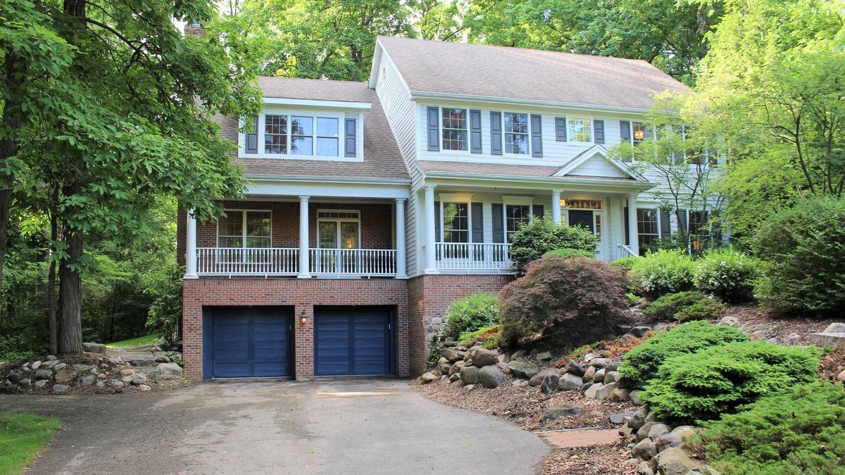 Ann Arbor House | Large, Luxury Getaway in Charming Upscale Dixboro Neighborhood
