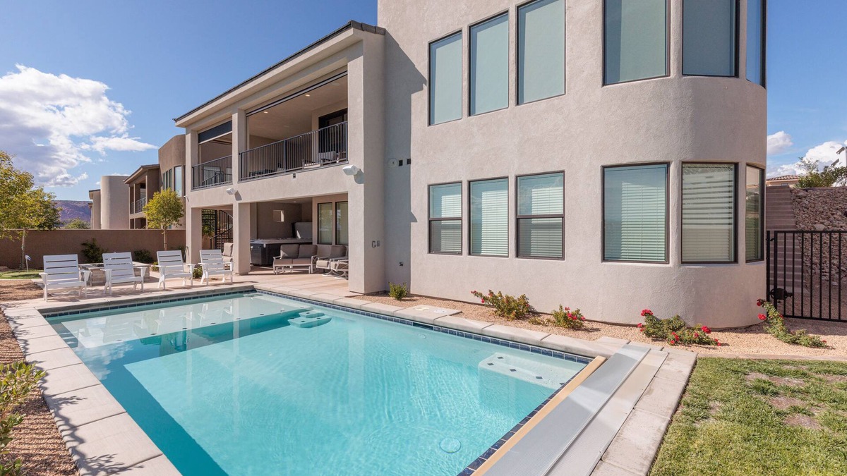 St. George House | Large Luxury Home with Private Pool and Hot Tub *NEW LISTING*