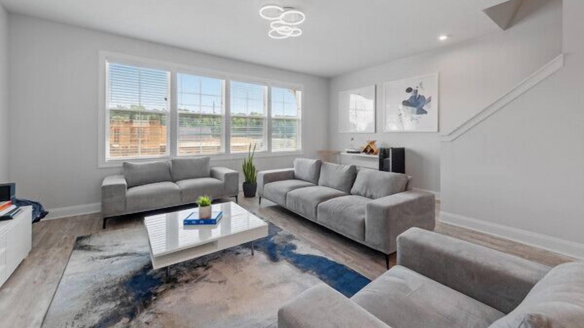 North Newport News House | Large Luxury Townhouse close to Williamsburg & VA beach