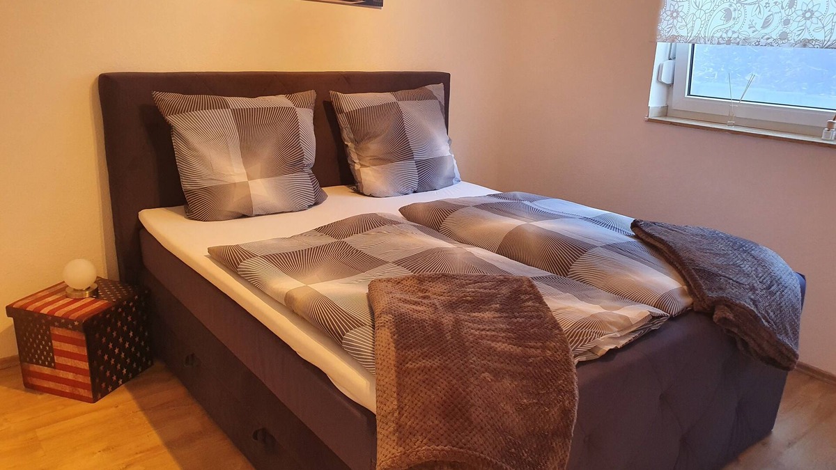 West Condo | Large maisonette near Düsseldorf Central yet quiet with garden and underground parking space