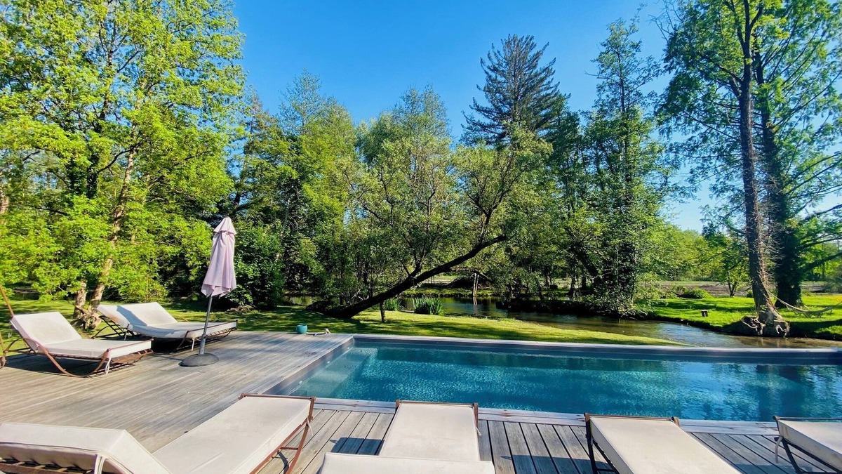 Aulnay-la-Riviere Other | Large mill with party barn, swimming pool, spa, tennis, pétanque, billiards.