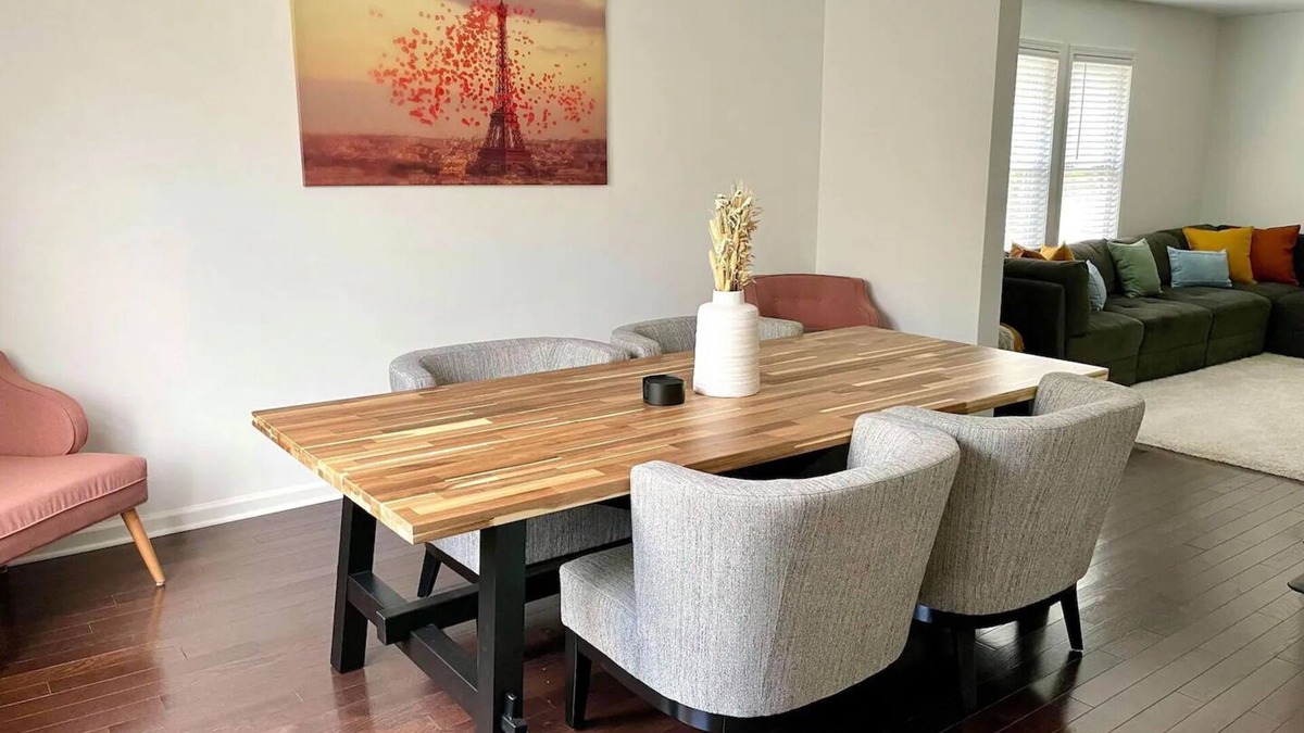 Forest Park Apartment | Large, modern 2 bedroom in the heart of Forest Park