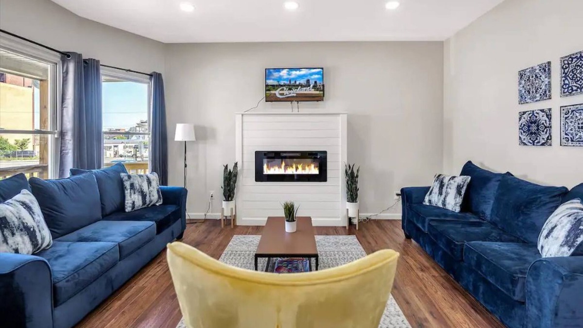 Detroit - Shoreway House | Large Modern✨Home near Downtown/Cleveland/LakeErie/Cedar Point!