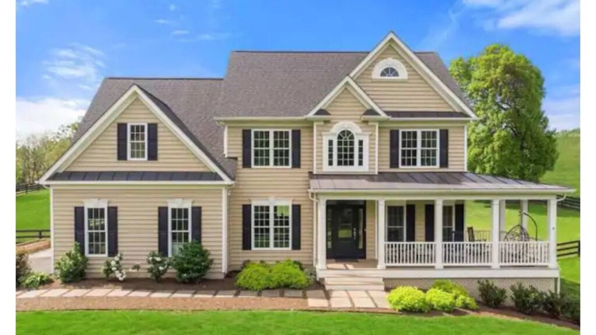 Calverton House | Large Modern House, Wine Country, Delaplane, VA