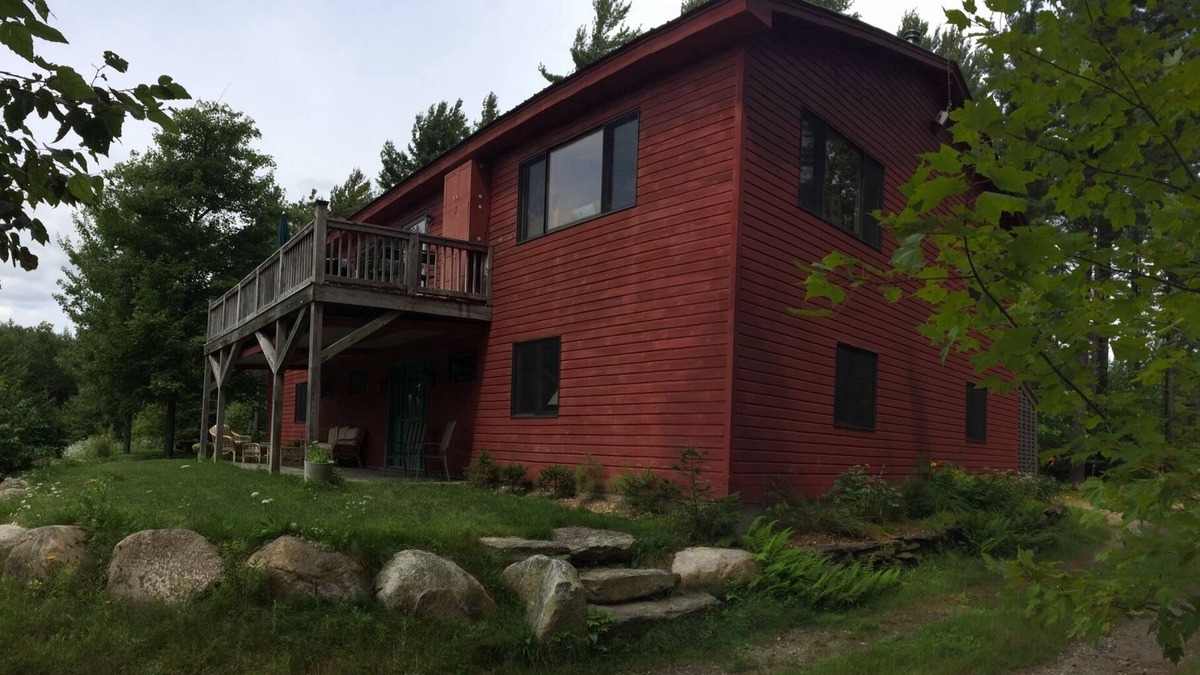 Williamsville House | Large modern house with huge open great room and four large bedrooms with baths