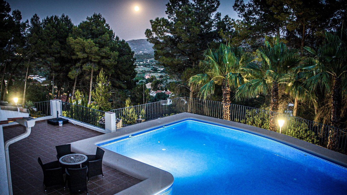 Alcalali House | Large modern villa in quiet surroundings with large private pool.