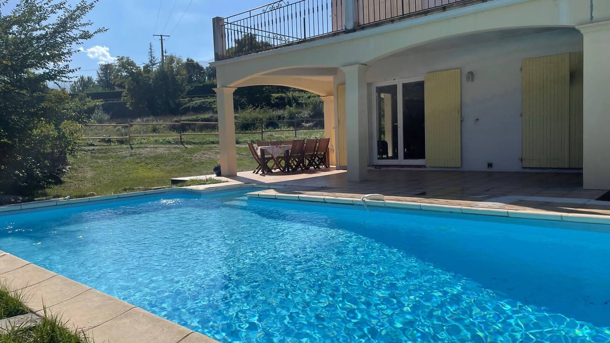 Fuilla Villa | Large Modern Villa with Private Swimming Pool & Panoramic Mountain Views, WIFI